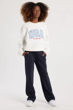 America Today Broeken|Joggingbroeken^Joggingbroek Cami JR Joggingbroek met wijde pasvorm, twee steekzakken en een tailleband met trekkoord