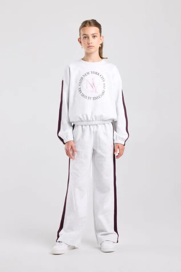 America Today Broeken|Joggingbroeken^Joggingbroek Cristy Jr wide leg joggingbroek met zijstreep en embroidery
