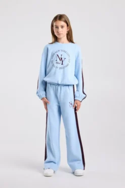 America Today Broeken|Joggingbroeken^Joggingbroek Cristy Jr wide leg joggingbroek met zijstreep en embroidery