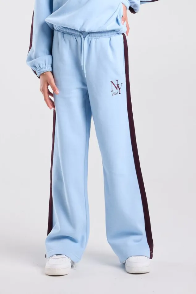 America Today Broeken|Joggingbroeken^Joggingbroek Cristy Jr wide leg joggingbroek met zijstreep en embroidery