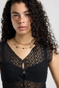 America Today New In|T-Shirts & Tops^Top Gini ouwoze kanten top et V-ha en knoopje